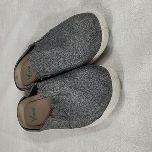 YUU Doshie Gray Slip On Casual House Shoes Slippers Size 10M